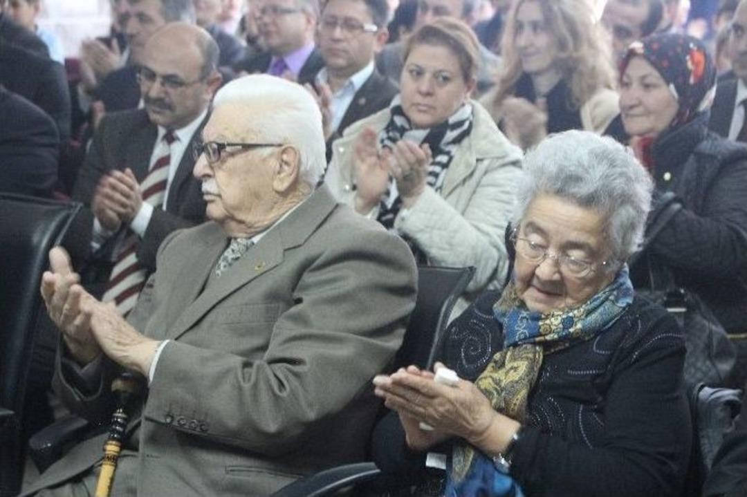 &rsquo;bir Me&ccedil;hul &Ouml;ğretmen&rsquo; Filminin Konu Aldığı &Ouml;ğretmenlerden &Ouml;rnek Davranış