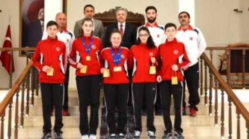 Vali Kahraman Avrupa Şampiyonasını Kazanan Sporcuları Tebrik Etti
