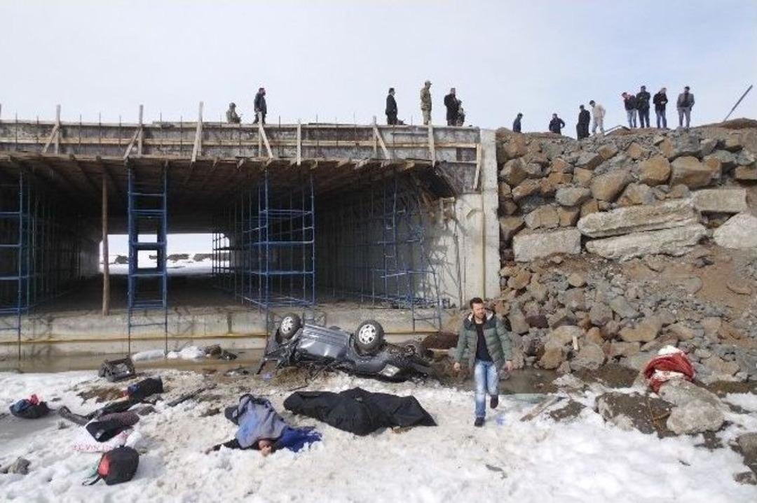 Ağrı&rsquo;da Trafik Kazası: 3 &Ouml;l&uuml;, 1 Yaralı