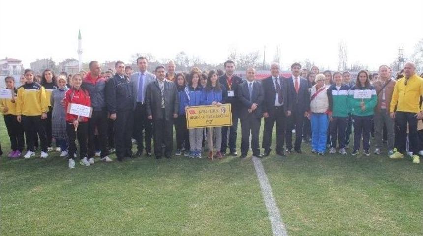 Gen&ccedil; Kızlar Futbol Turnuvası Tavşanlı&rsquo;da Başladı
