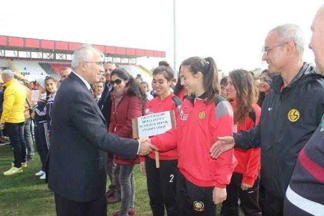 Genç Kızlar Futbol Turnuvası Tavşanlı’da Başladı