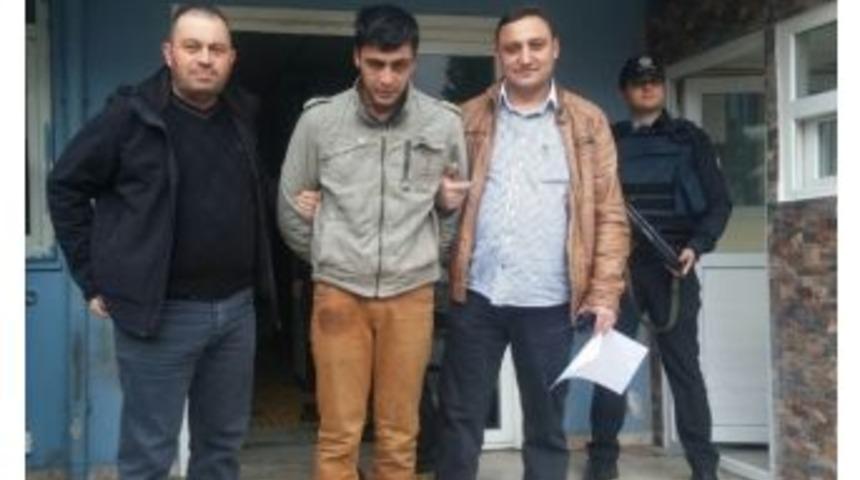 Aynı Gece İki Ara&ccedil; &Ccedil;alıp İki İş Yeri Soyan Şahsı Yakalandı