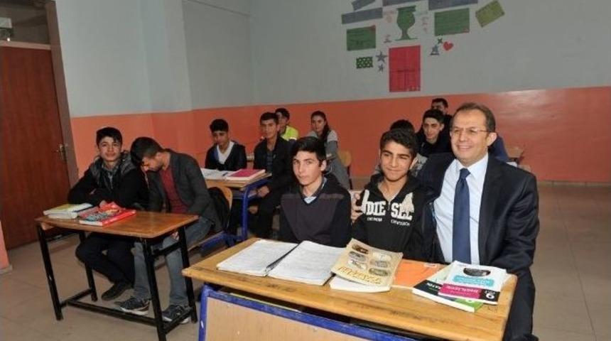 Vali Taşyapan&rsquo;dan Van G&ouml;l&uuml; Meslek Ve Teknik Anadolu Lisesi&rsquo;ne Ziyaret