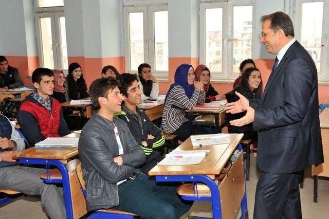 Vali Taşyapan’dan Van Gölü Meslek Ve Teknik Anadolu Lisesi’ne Ziyaret