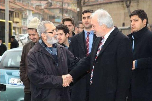 Belediye Hürriyet Caddesi’ni Yeniliyor