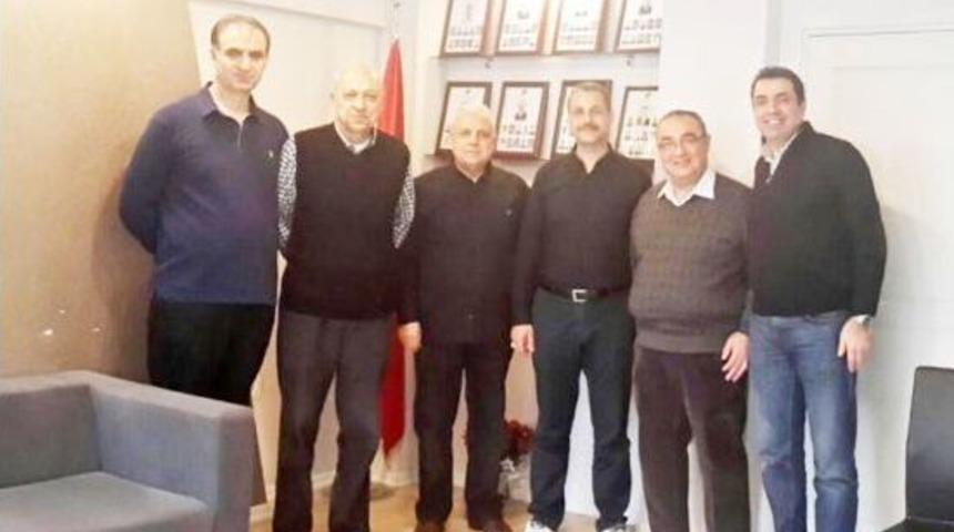 M&uuml;d&uuml;r Yazar&rsquo;dan, Bev Başkanı Doğan&rsquo;a Plaket