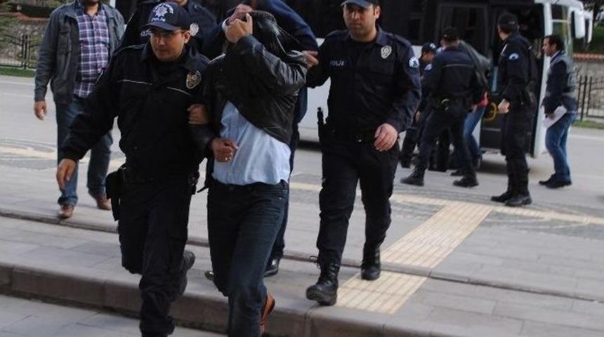 Polisin Arsasını Sahte Kimlikle Satmaya &Ccedil;alışan &Ccedil;ete Yakalandı