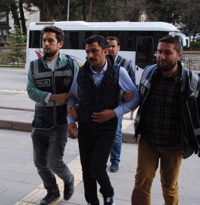 Polisin Arsasını Sahte Kimlikle Satmaya Çalışan Çete Yakalandı