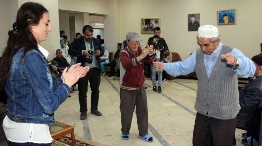 &Uuml;niversite &Ouml;ğrencilerinden Anlamlı Ziyaret