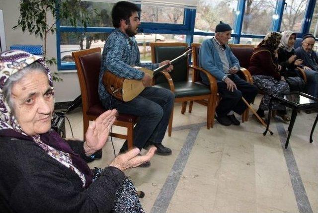 &Uuml;niversite &Ouml;ğrencilerinden Anlamlı Ziyaret 2