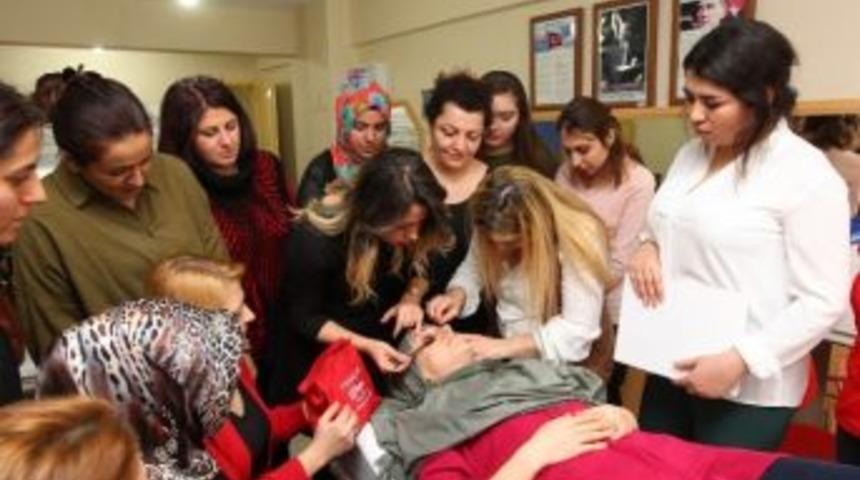 Kuaf&ouml;rl&uuml;k Kursiyerlerine Profesyonel Eğitim