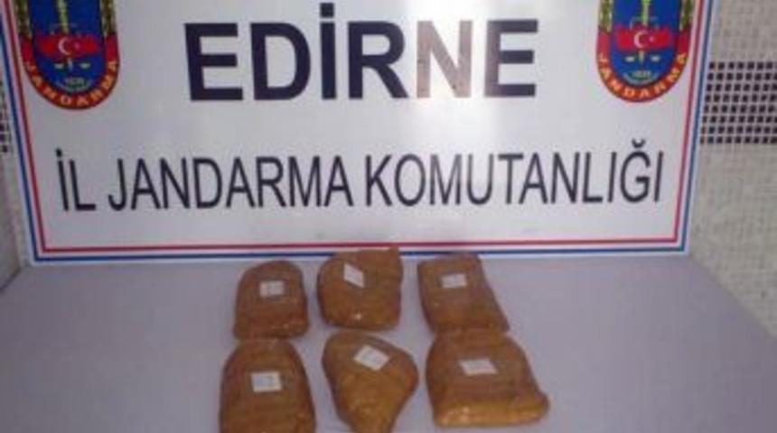 Edirne Jandarması Uyuşturucu &Ccedil;etesini &Ccedil;&ouml;kertti