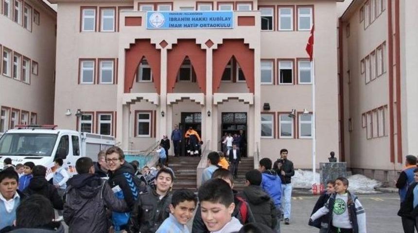 Okuldaki Deprem Tatbikatı Ger&ccedil;eğini Aratmadı