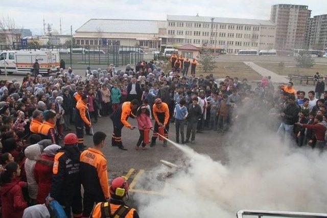 Okuldaki Deprem Tatbikatı Gerçeğini Aratmadı