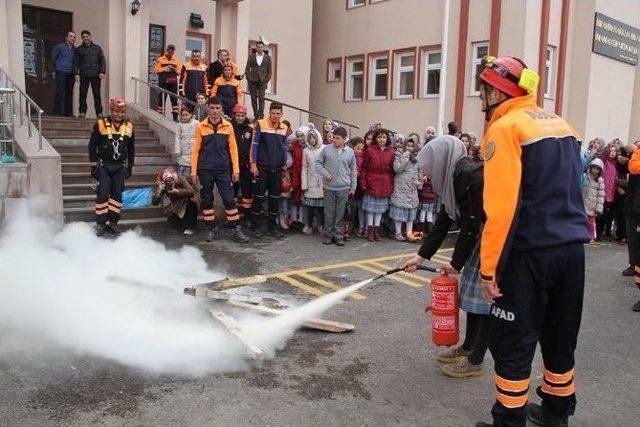 Okuldaki Deprem Tatbikatı Gerçeğini Aratmadı