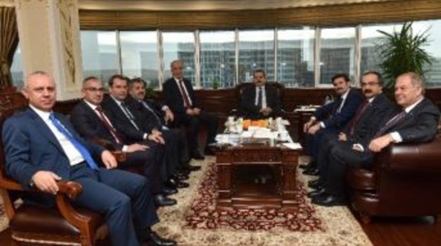 Sakaryalı Heyet, Bakan Faruk &Ccedil;elik&rsquo;i Ziyaret Etti