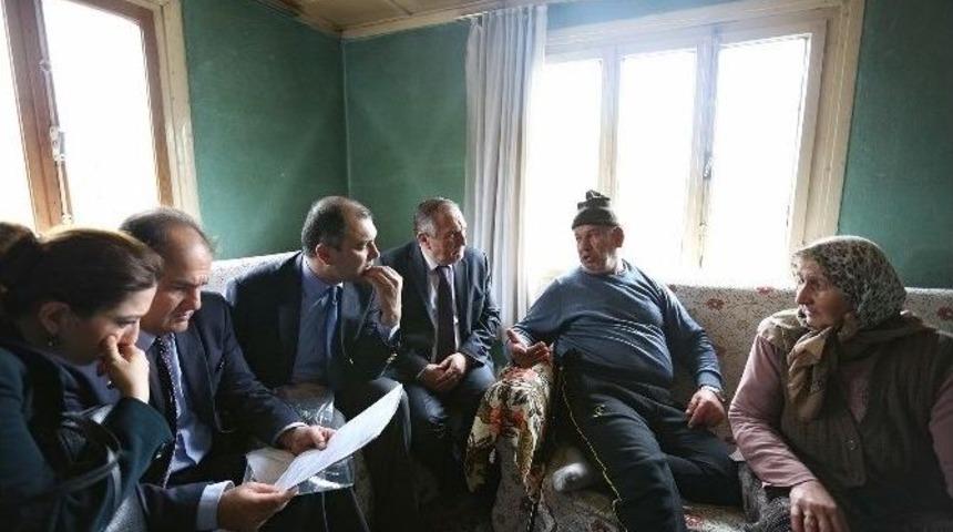 Bolu Belediye Başkan Vatandaşın Hayır Duasını Alıyor