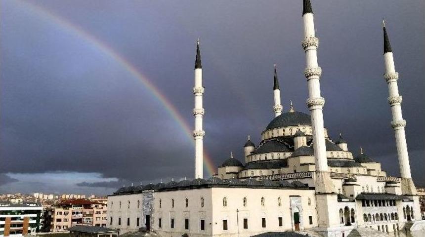 Başkent&rsquo;te Yağmurdan Sonra G&ouml;kkuşağı