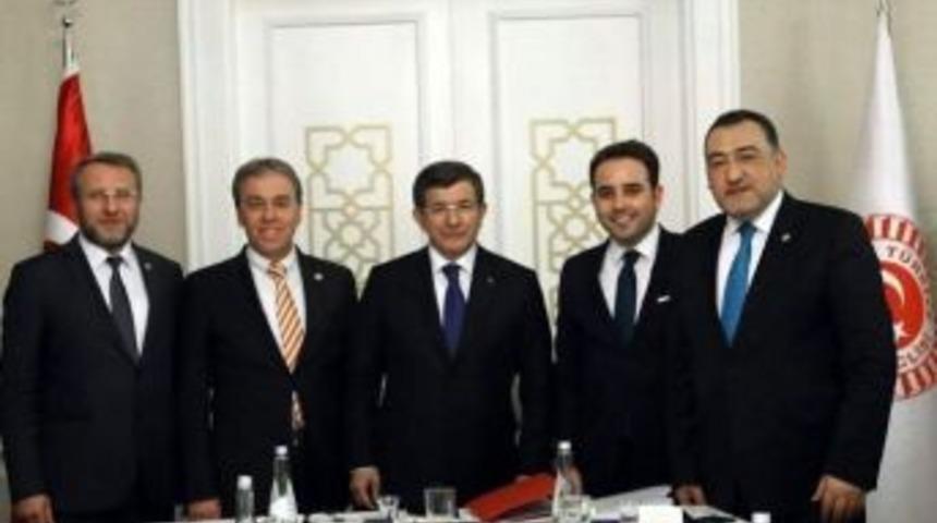 Başbakan K&uuml;tahyalı Vekillerle Buluştu