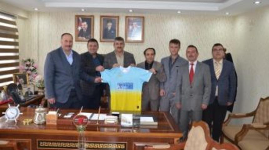 G&uuml;ny&uuml;z&uuml; Belediye Gen&ccedil;lik Ve Spor Kul&uuml;b&uuml; Y&ouml;neticilerinden Başkan Arayıt&rsquo;a Ziyaret