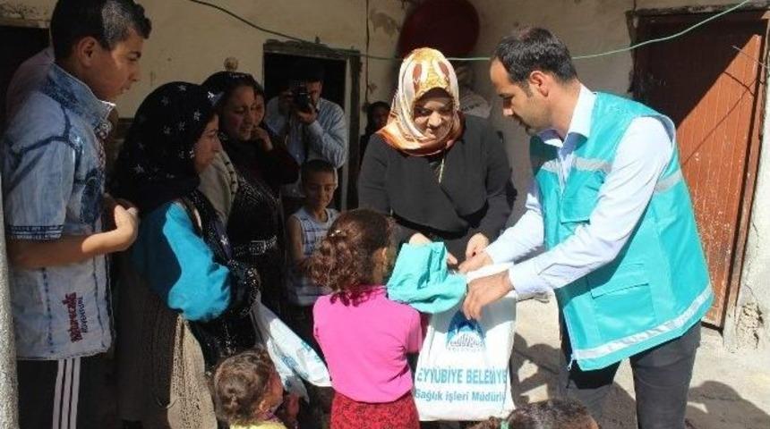 Eyy&uuml;biye Belediyesi, Muhta&ccedil; İnsanlara Ulaşmaya Devam Ediyor