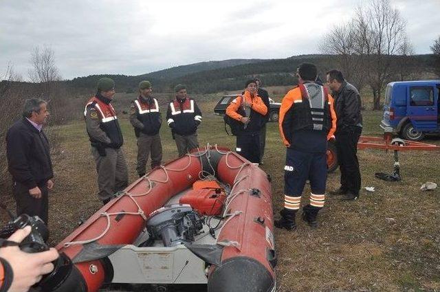 Kaçak Avcıların Baraj Gölüne Attığı Ağlar Toplandı