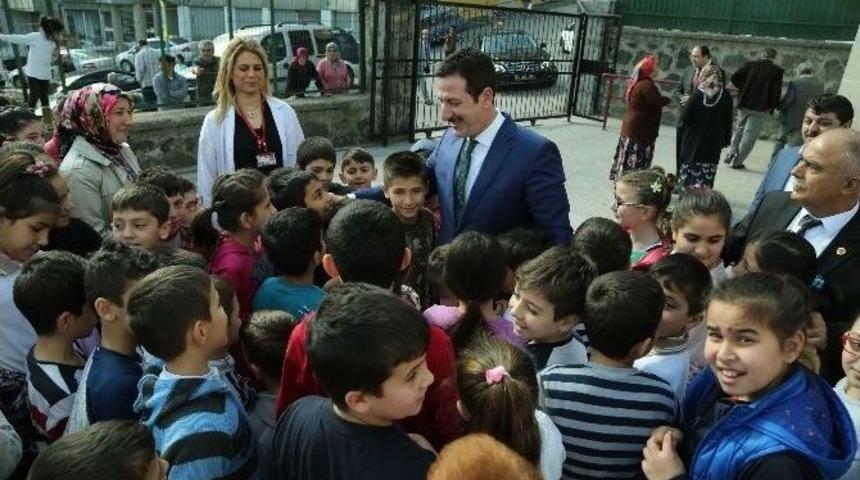 Minik &Ouml;ğrencilerden Başkan Tok&rsquo;a Sevgli Seli