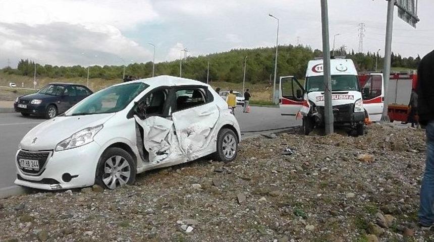 Hasta Taşıyan Ambulans Kaza Yaptı