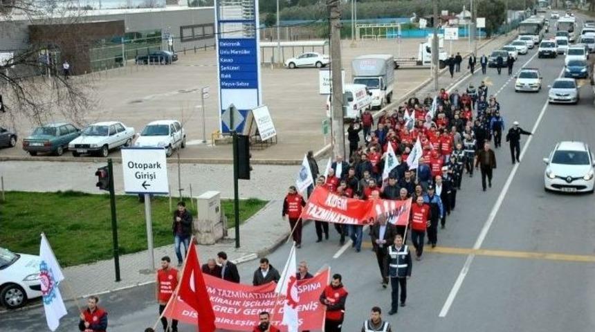 Metal İş&ccedil;ileri Kıdem Tazminatı İ&ccedil;in Yollara D&ouml;k&uuml;ld&uuml;