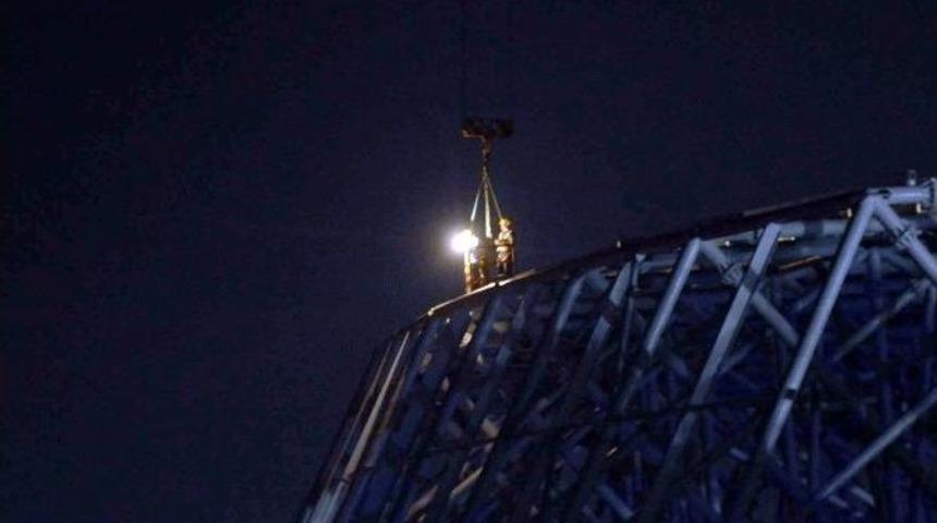 Stat İnşaatında Elektrikler Kesilince İş&ccedil;iler Kule Vin&ccedil;te Asılı Kaldı