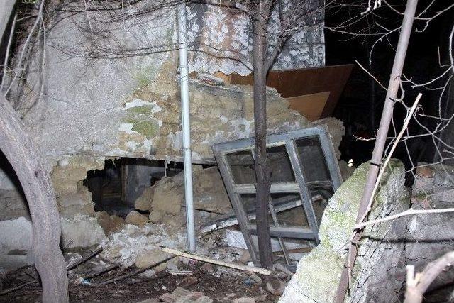 Karabük’te İki Katlı Binada Göçük Meydana Geldi