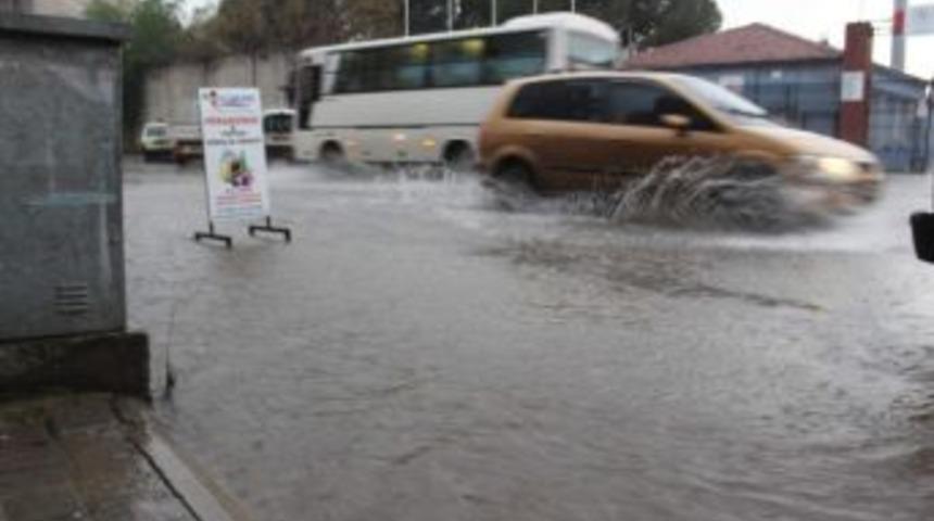 Kuraklığın Ardından Yağış &Ccedil;ift&ccedil;iyi Sevindirdi