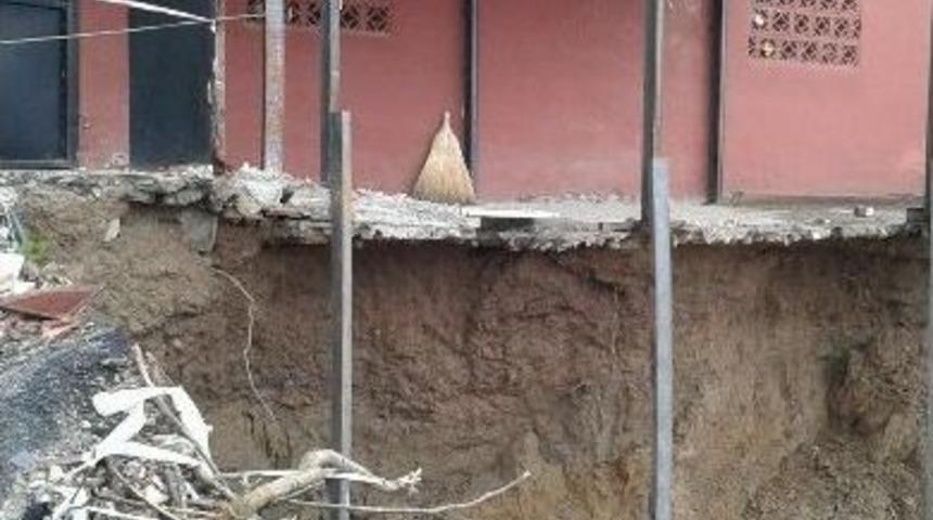 Bursa&rsquo;da Kep&ccedil;e Yanlış Evi Yıktı