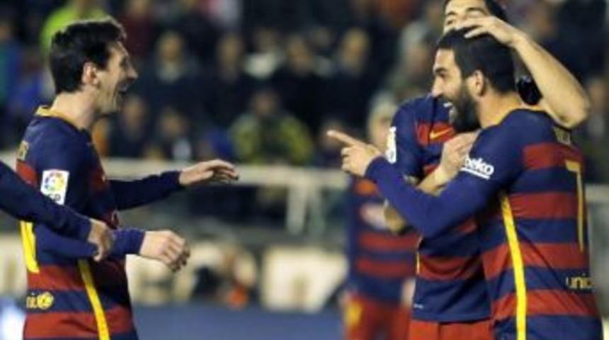 Arda Turan Barcelona&rsquo;da İlk Kırmızı Kartını G&ouml;rd&uuml;