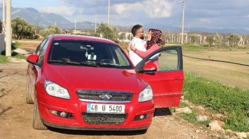 (&ouml;zel) Ağlatan Arabayla Mutluluk Pozu