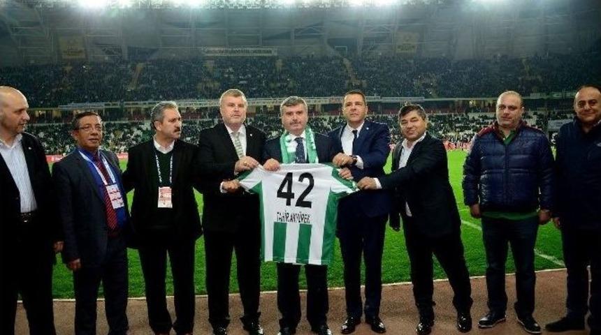 B&uuml;y&uuml;kşehir Stadyumu&rsquo;ndaki Atmosfer T&uuml;rkiye&rsquo;ye &Ouml;rnek