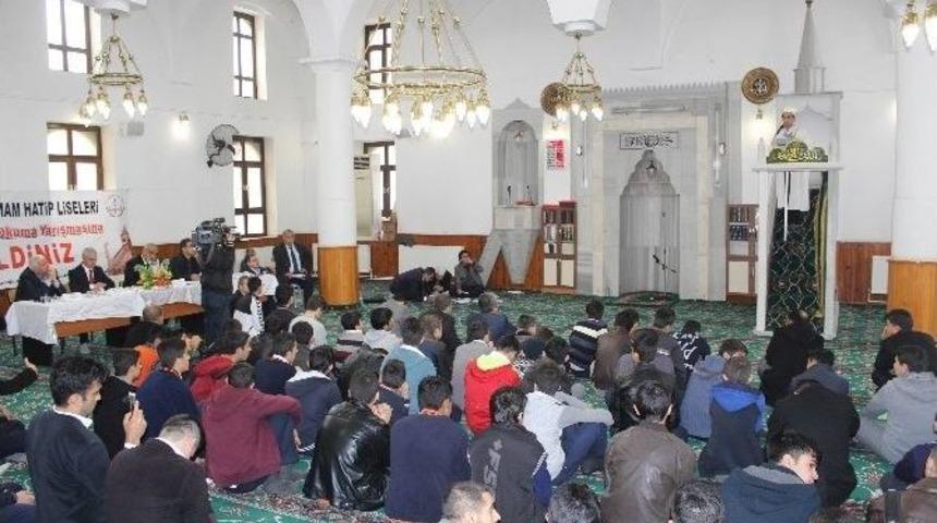 Gen&ccedil; Hatipler Hutbede Yarıştı