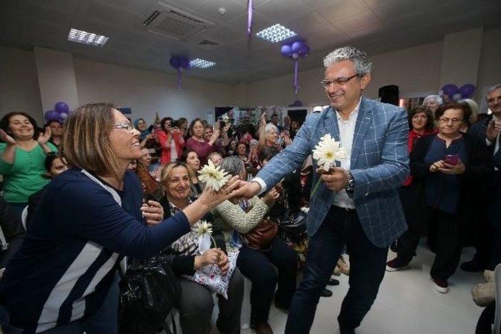 Karşıyakalı Kadınlara 8 Mart Hediyesi G2