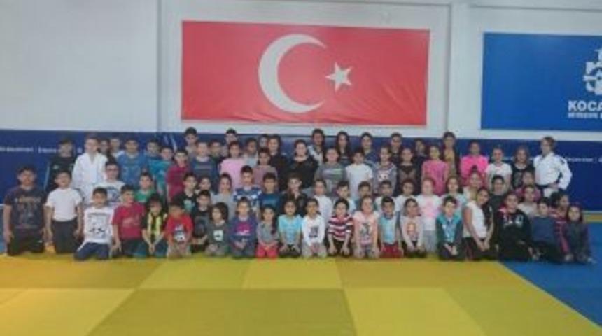 Kağıtspor Alt Yapısını Okullarla G&uuml;&ccedil;lendiriyor