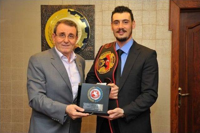 Başkan Murzioğlu Şampiyon Sporcuyu Ağırladı 1