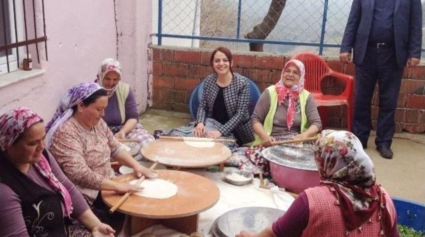 İlk Kadın Kaymakam, Kadınlarla G&ouml;zleme Yaptı