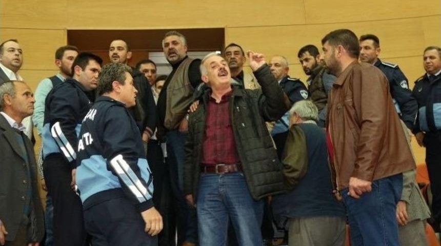 Akhisar Belediyesi Meclis Toplantısında Pazar Yeri Krizi