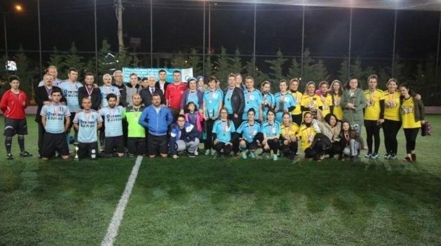 Fuat Sakarya Halı Saha Turnuvası&rsquo;nda Dostluk Kazandı