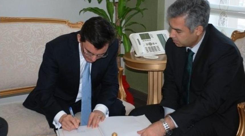 Avustralyalılar Lone Pine&rsquo;da İki T&ouml;ren Birden Yapacak