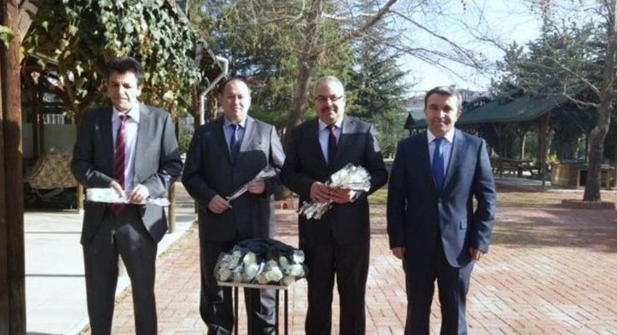 Gediz&rsquo;de Aday &Ouml;ğretmenlere Pastalı S&uuml;rpriz