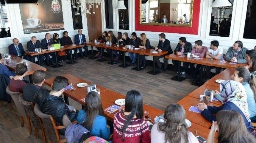 Başkan G&uuml;rlesin Pa&uuml;&rsquo;l&uuml; &Ouml;ğrencilerle Buluştu