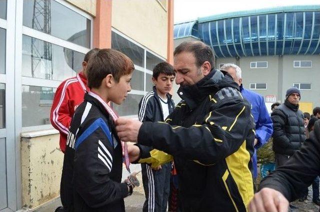 Atletizmi Geliştirme Rrojesi İçin Koştular