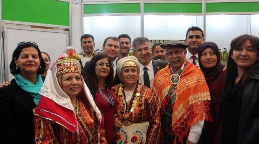 &Ouml;zt&uuml;rk, Gıda Tarım Ve Hayvancılık Fuarı&rsquo;nın A&ccedil;ılışına Katıldı