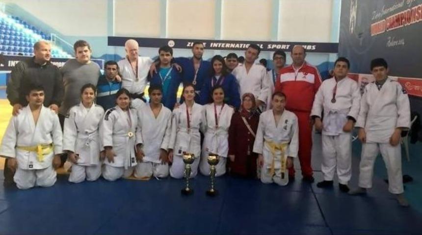 Manisalı G&ouml;rme Engelliler Ankara&rsquo;dan 25 Madalya İle D&ouml;nd&uuml;