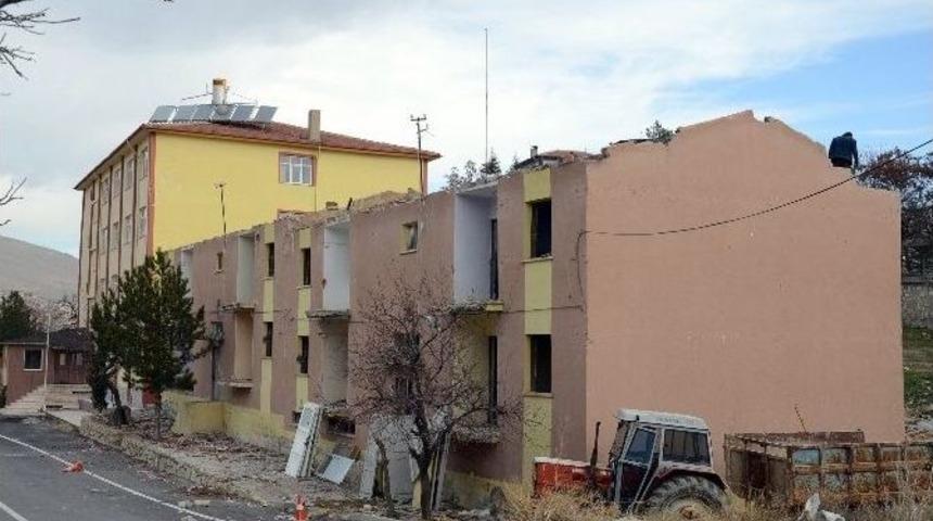 Kentsel D&ouml;n&uuml;ş&uuml;m Yıkımlarına Devam Ediliyor